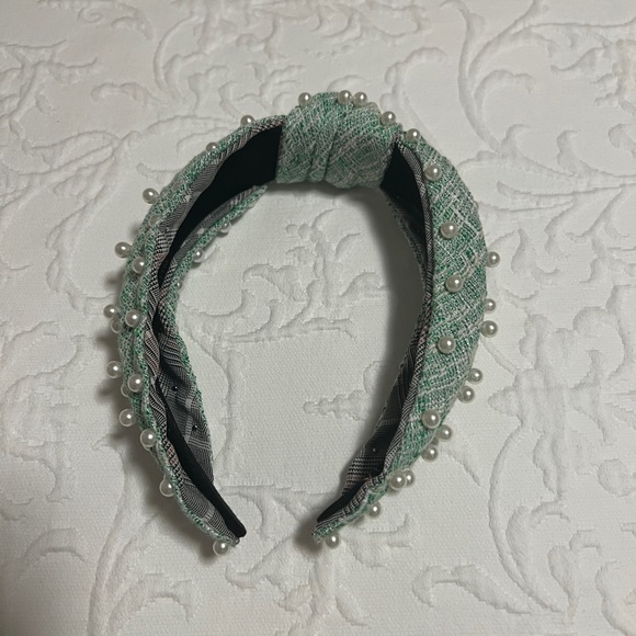 Green and white headband - Picture 4 of 4